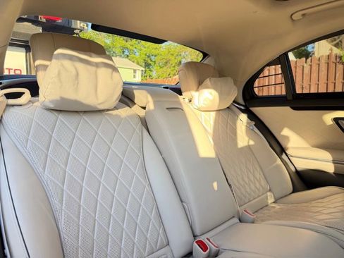Used 2022 Mercedes-Benz S 580 4MATIC Sedan w/ AMG Line Package image 28