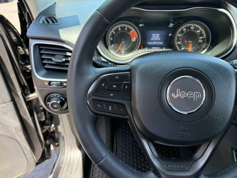 Used 2022 Jeep Cherokee Trailhawk w/ Sun, Sound & Nav Group AWD/4WD image 21
