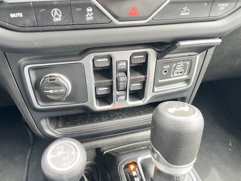 Certified 2025 Jeep Wrangler Unlimited Sahara AWD/4WD image 20