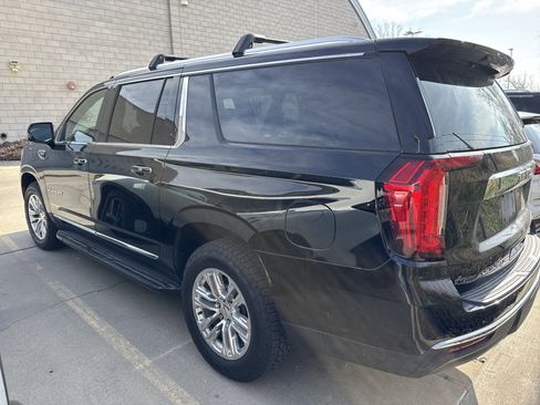 Used 2021 GMC Yukon XL SLT w/ SLT Luxury Plus Package image 6