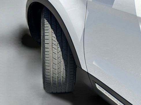 Certified 2018 Ford Explorer XLT w/ Equipment Group 202A FWD image 49