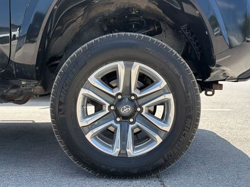 Used 2017 Toyota Tacoma Limited w/ Tow Package image 6