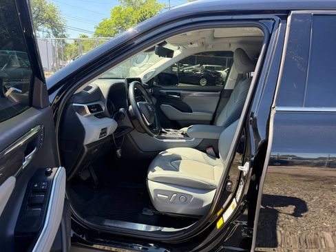 Used 2021 Toyota Highlander Platinum AWD/4WD image 10