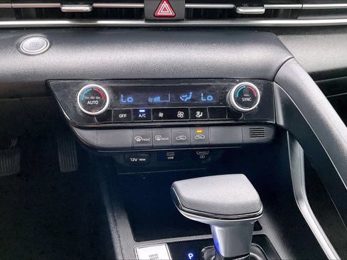 Used 2022 Hyundai Elantra SEL w/ Preferred Accessory Package FWD image 15