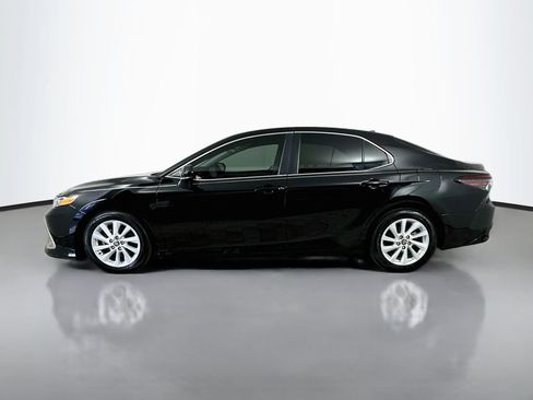 Used 2021 Toyota Camry LE FWD image 4