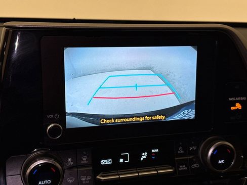 Used 2023 Toyota Highlander LE image 22