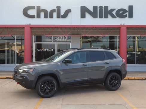 Used 2022 Jeep Cherokee Trailhawk w/ Technology Group B AWD/4WD image 1