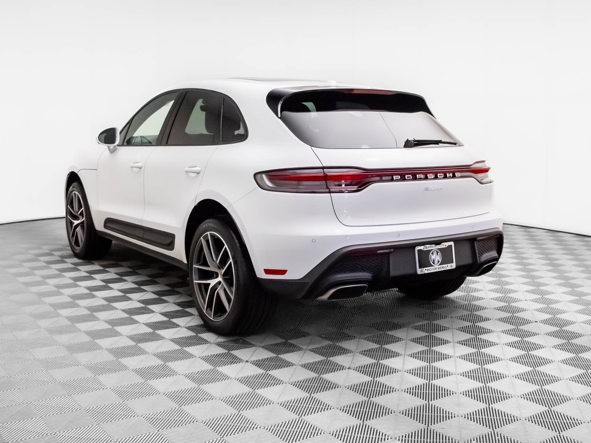 Certified 2026 Porsche Macan AWD/4WD image 3