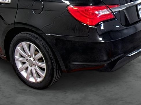 Used 2014 Chrysler 200 Limited image 9