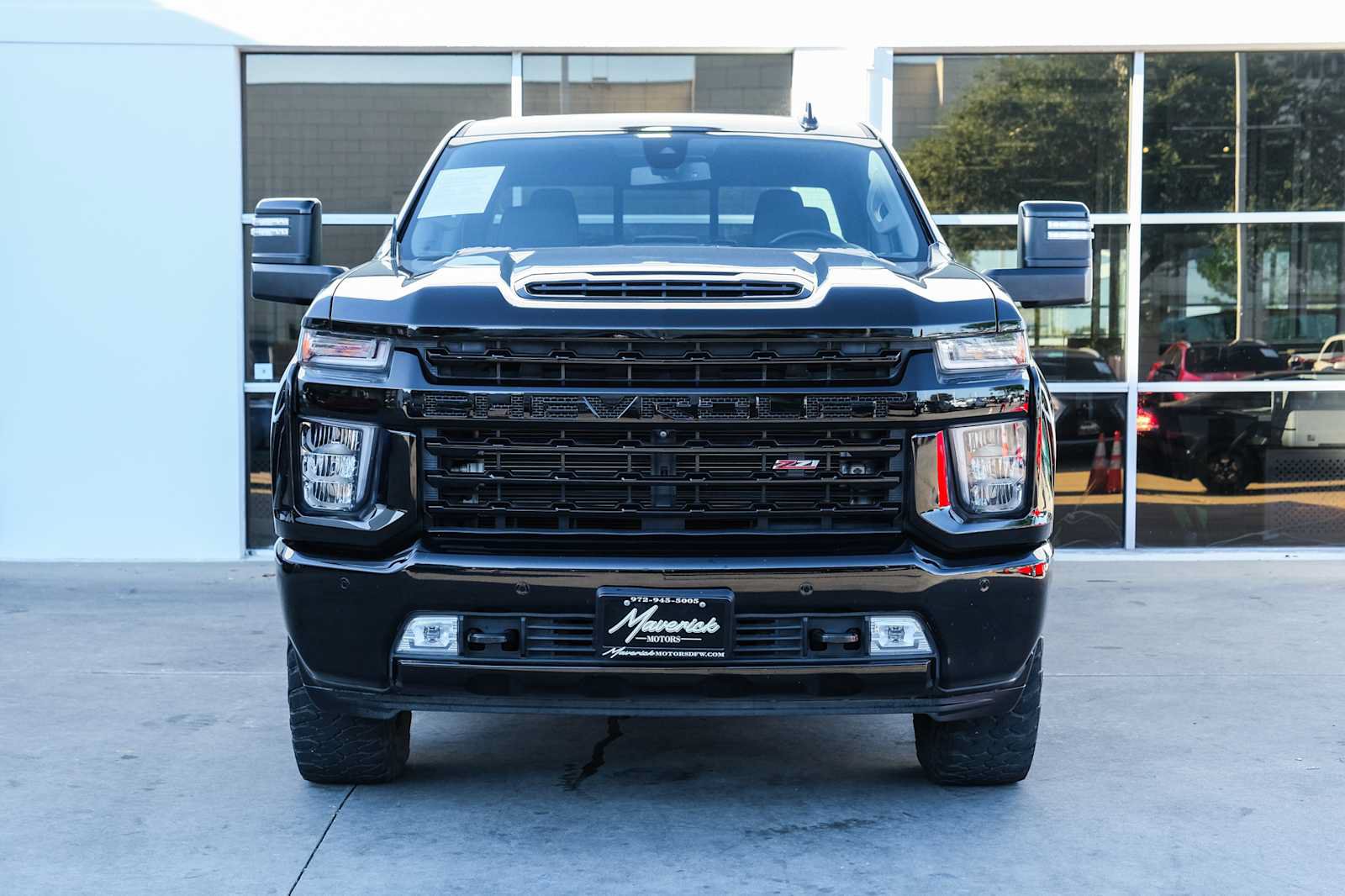 Used 2022 Chevrolet Silverado 2500 LTZ w/ LTZ Plus Package AWD/4WD image 2