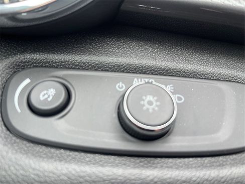 Used 2025 Chevrolet Trax ACTIV w/ Driver Confidence Package image 18