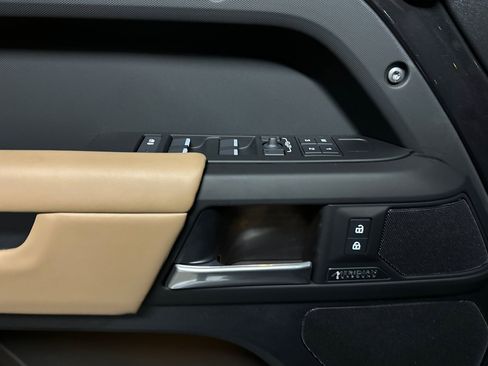 New 2025 Land Rover Defender 110 X-Dynamic SE image 15