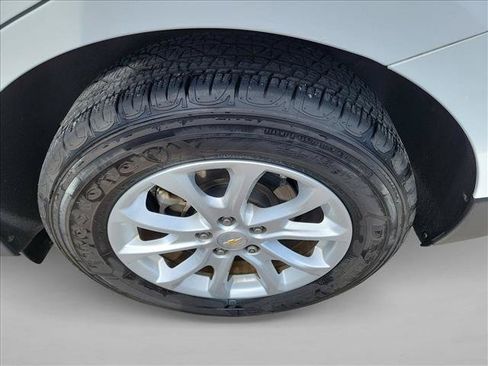 Used 2018 Chevrolet Equinox LT FWD image 12