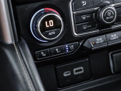 Used 2021 Chevrolet Suburban Premier w/ Premium Package image 25