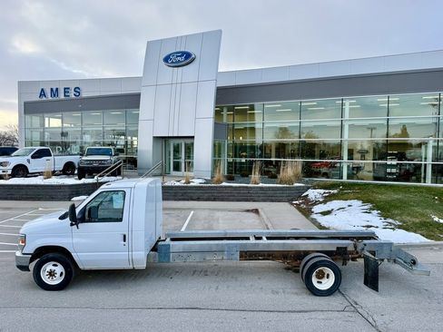 Used 2011 Ford E-450 and Econoline 450 Super Duty image 2