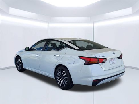 Used 2024 Nissan Altima 2.5 SV FWD image 7