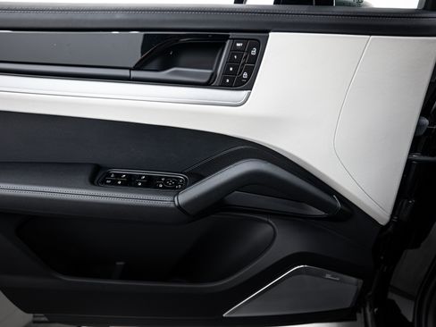 New 2026 Porsche Cayenne S image 18