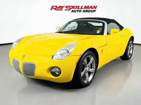 Used 2007 Pontiac Solstice Convertible w/ Premium Package RWD image 3