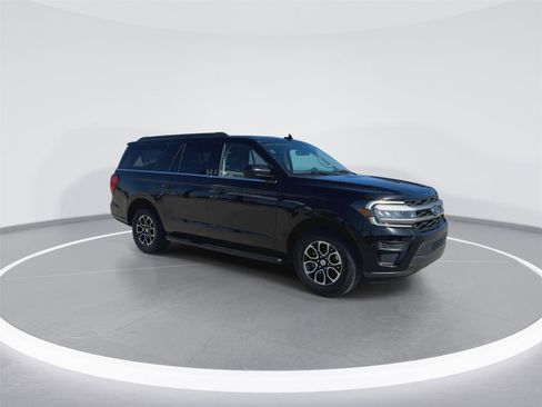 Used 2024 Ford Expedition Max XLT RWD image 3