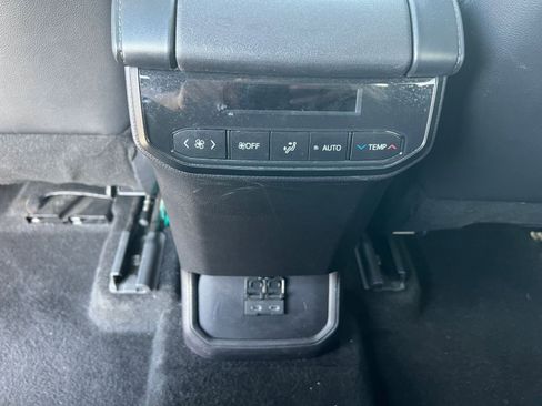Used 2025 Toyota Highlander XSE AWD/4WD image 24