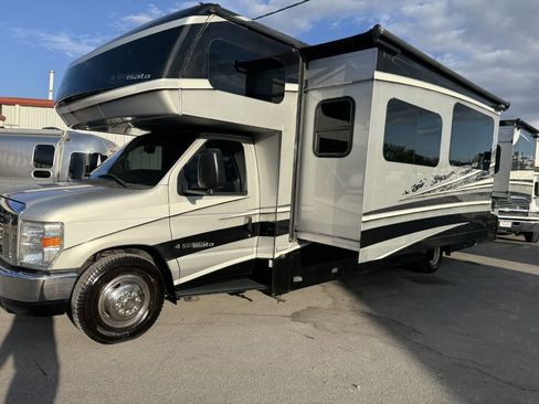 Used 2017 Ford E-450 and Econoline 450 Super Duty w/ Motorhome Prep Package RWD image 8