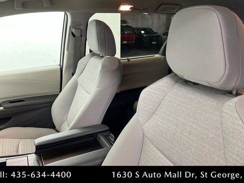 Used 2023 Toyota Sienna LE AWD/4WD image 16