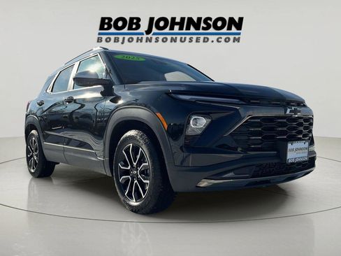 Used 2025 Chevrolet TrailBlazer ACTIV w/ Driver Confidence Package image 1