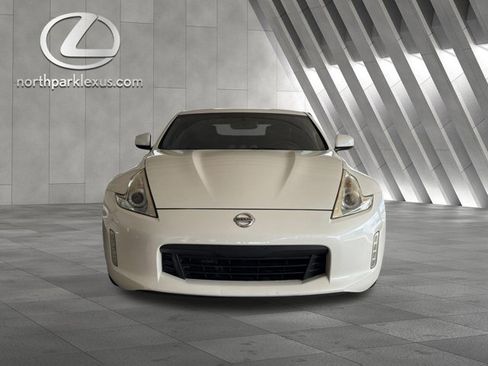 Used 2017 Nissan 370Z Touring RWD image 23