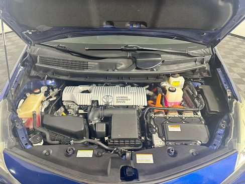 Used 2017 Toyota Prius V Two image 31