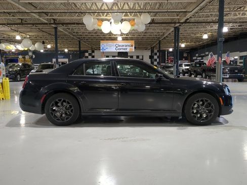 Used 2019 Chrysler 300 S image 6