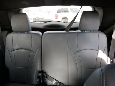 Used 2023 Buick Enclave Essence AWD/4WD image 16
