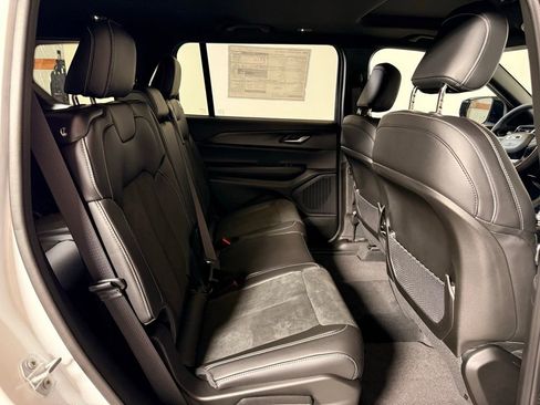 New 2025 Jeep Grand Cherokee L Altitude AWD/4WD image 18