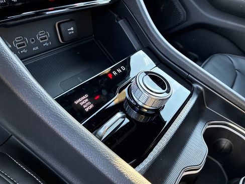 New 2025 Jeep Grand Cherokee Limited w/ Luxury Tech Group II image 25