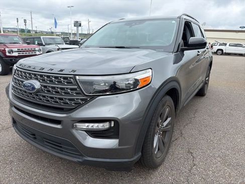 Used 2023 Ford Explorer XLT w/ Equipment Group 202A RWD image 4