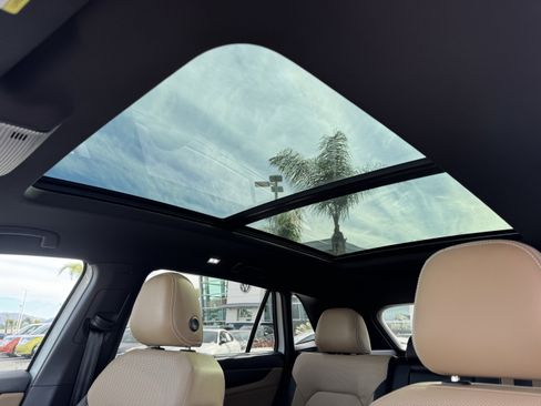 Used 2024 Volkswagen Atlas Cross Sport SE w/ Panoramic Sunroof Package image 31