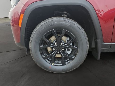New 2026 Jeep Grand Cherokee Altitude image 14