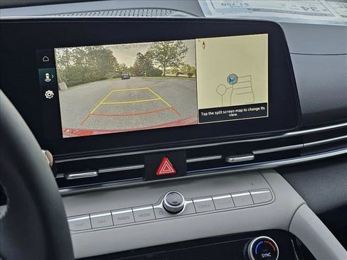 Used 2025 Hyundai Elantra Limited FWD image 14