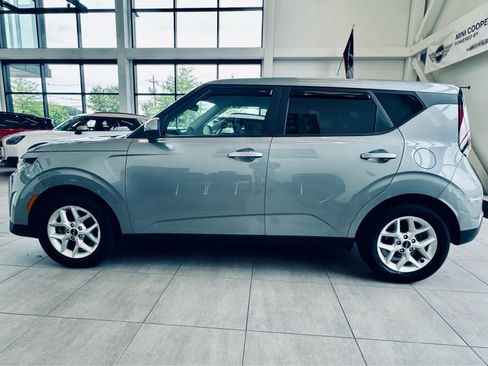 Used 2023 Kia Soul LX w/ LX Technology Package FWD image 9