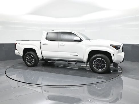 Used 2024 Toyota Tacoma TRD Sport image 17