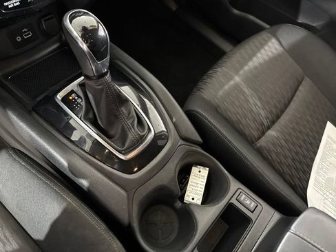 Used 2019 Nissan Rogue SV AWD/4WD image 21