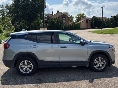 Used 2023 GMC Terrain SLE AWD/4WD image 9