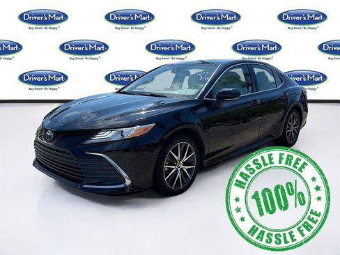 Used 2023 Toyota Camry XLE FWD image 3