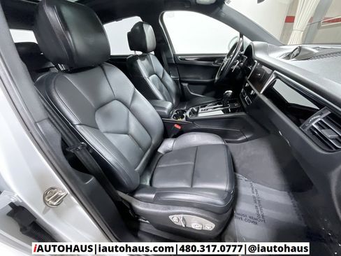 Used 2023 Porsche Macan w/ Premium Package Plus image 22