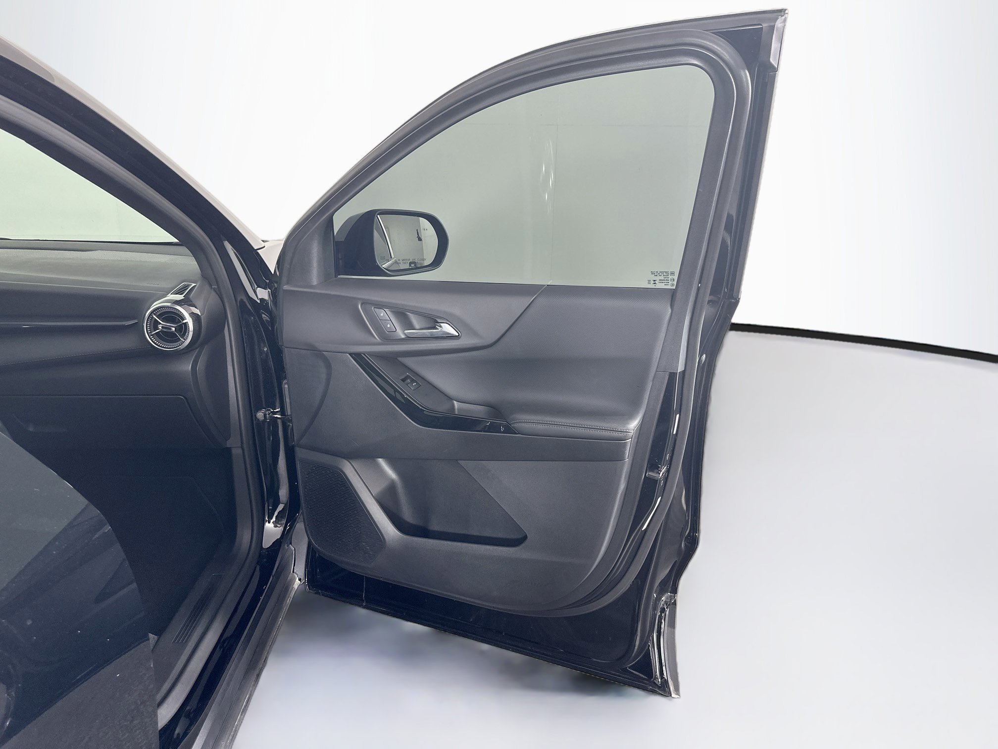 Used 2025 Chevrolet Equinox LT AWD/4WD image 32