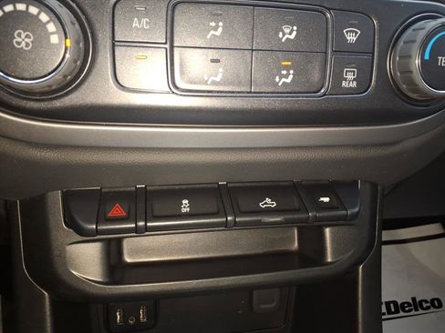 Used 2022 Chevrolet Colorado LT w/ LT Convenience Package image 26