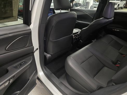 Used 2023 Lexus RX 350 Premium image 27