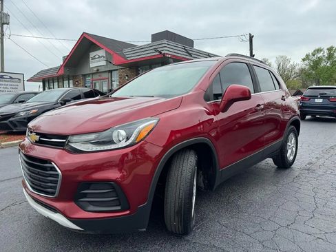 Used 2019 Chevrolet Trax LT w/ LT Convenience Package image 3