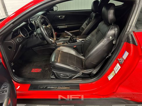 Used 2016 Ford Mustang Shelby GT350 w/ Track Package image 33