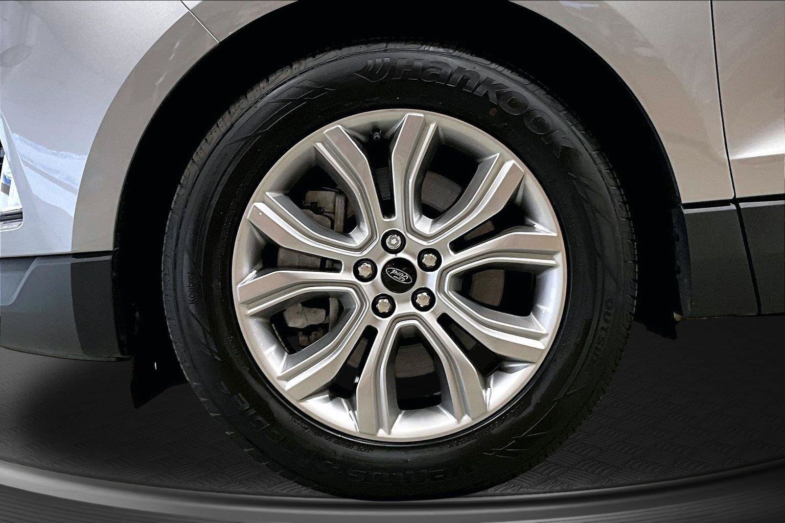 Used 2023 Ford Edge Titanium w/ Equipment Group 301A AWD/4WD image 10