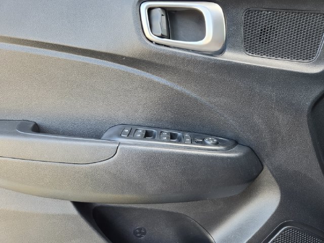Used 2022 Hyundai Venue SEL FWD image 25